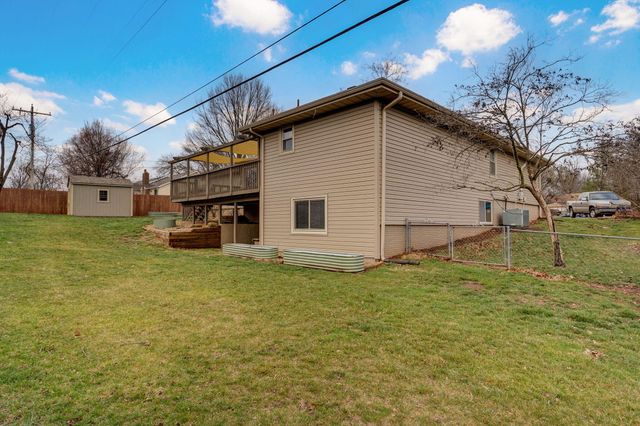 922 E Manchester Drive, Springfield, MO 65810