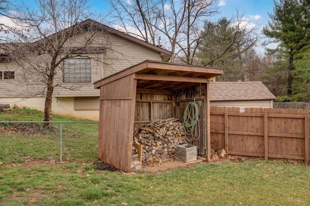 922 E Manchester Drive, Springfield, MO 65810