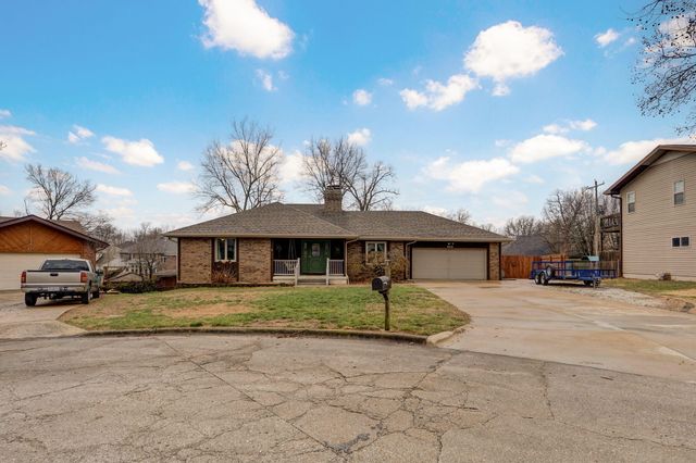 922 E Manchester Drive, Springfield, MO 65810