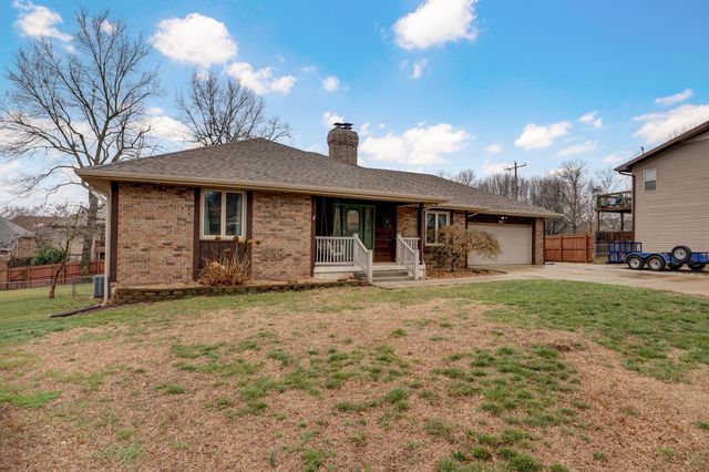 922 E Manchester Drive, Springfield, MO 65810