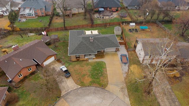 922 E Manchester Drive, Springfield, MO 65810