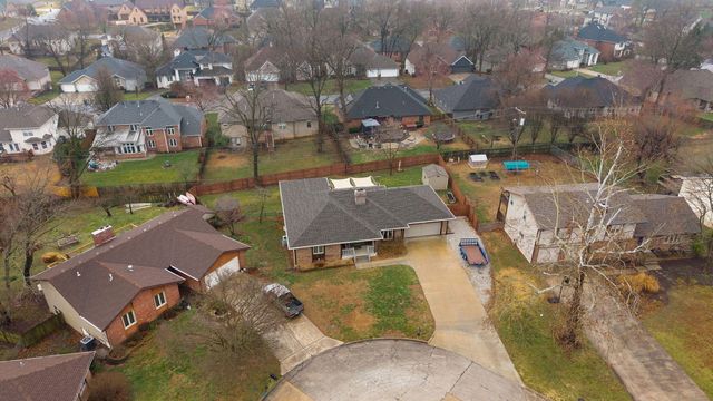 922 E Manchester Drive, Springfield, MO 65810