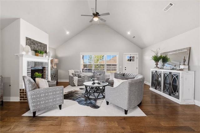 70 E Loveland Loop, Farmington, AR 72730