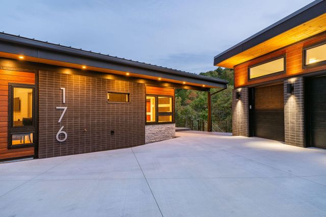 176 Canada Drive, Branson West, MO 65737