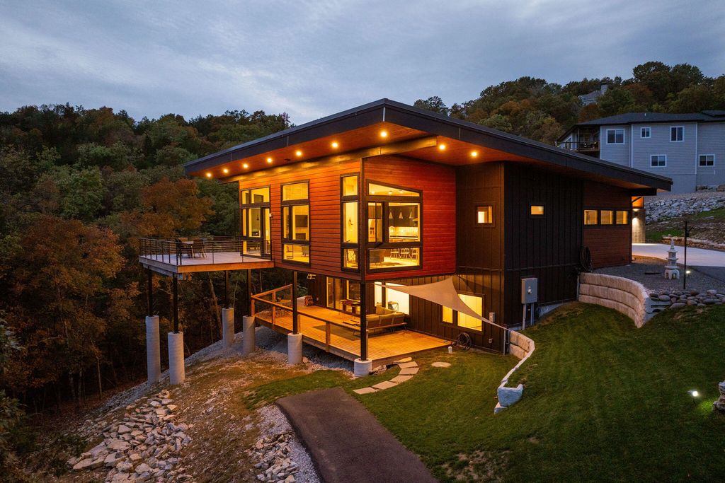 176 Canada Drive, Branson West, MO 65737