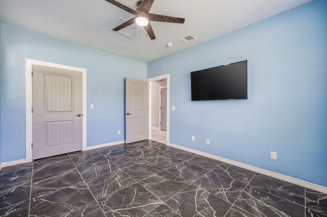 4945 Peachtree Circle, Granbury, TX 76048