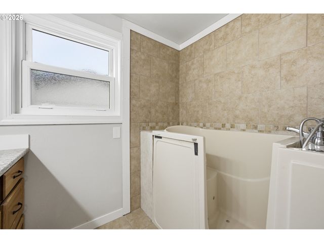 4986 CHAN St, Salem, OR 97306