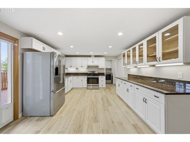 4986 CHAN St, Salem, OR 97306