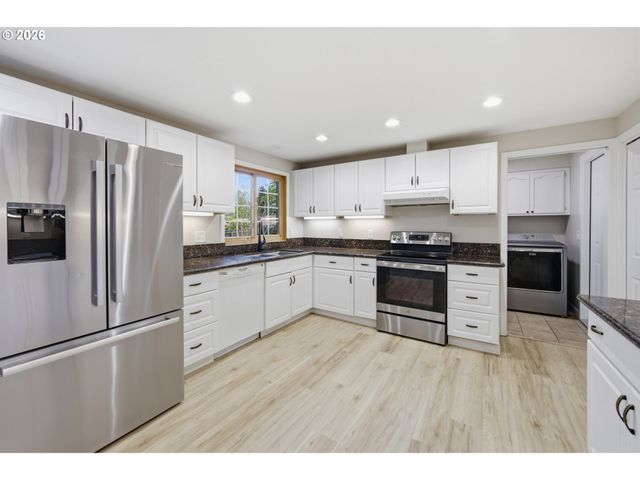 4986 CHAN St, Salem, OR 97306