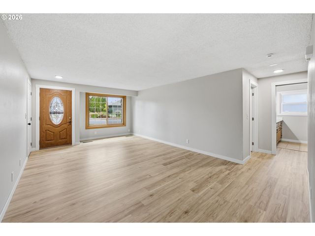 4986 CHAN St, Salem, OR 97306