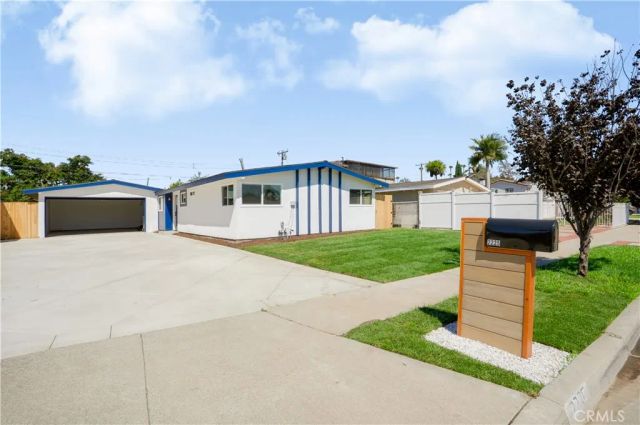 2225 Maple, Costa Mesa, CA 92627