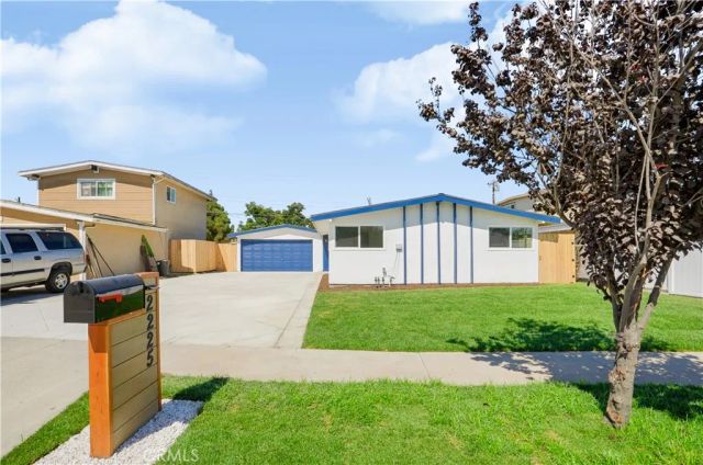 2225 Maple, Costa Mesa, CA 92627