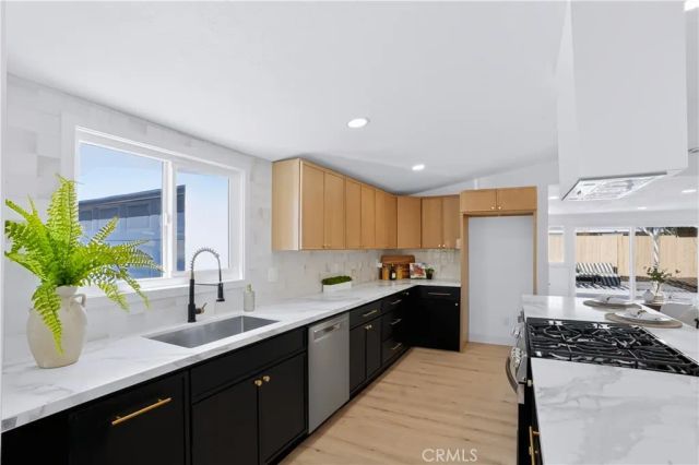 2225 Maple, Costa Mesa, CA 92627