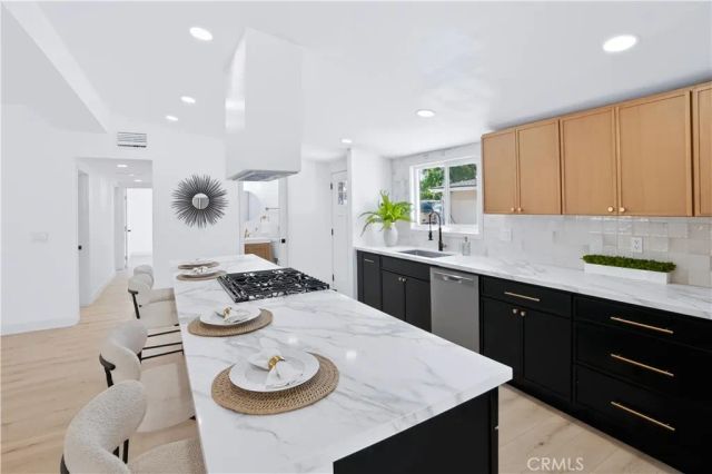 2225 Maple, Costa Mesa, CA 92627