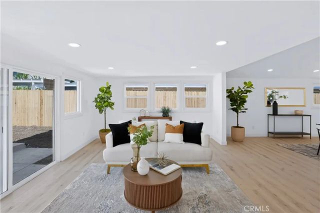 2225 Maple, Costa Mesa, CA 92627