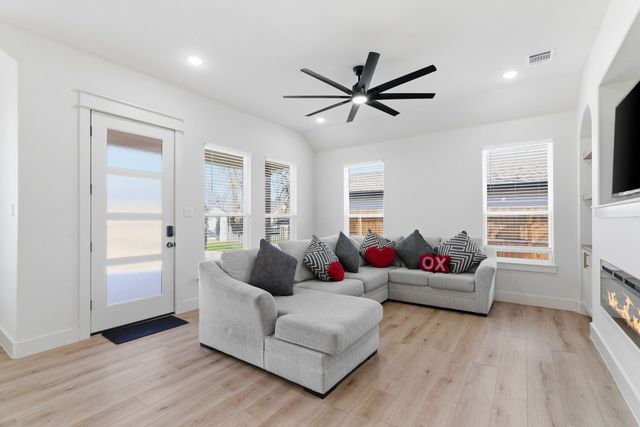 3612 Avenue J, Fort Worth, TX 76105