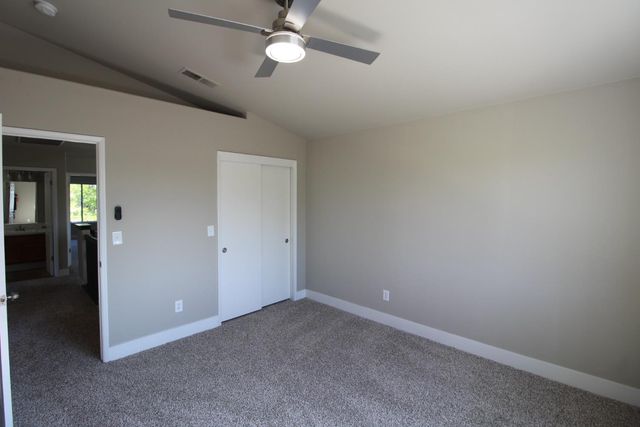 2117 Goshen Avenue, Clovis, CA 93611