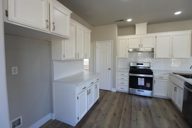 2117 Goshen Avenue, Clovis, CA 93611