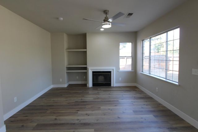 2117 Goshen Avenue, Clovis, CA 93611