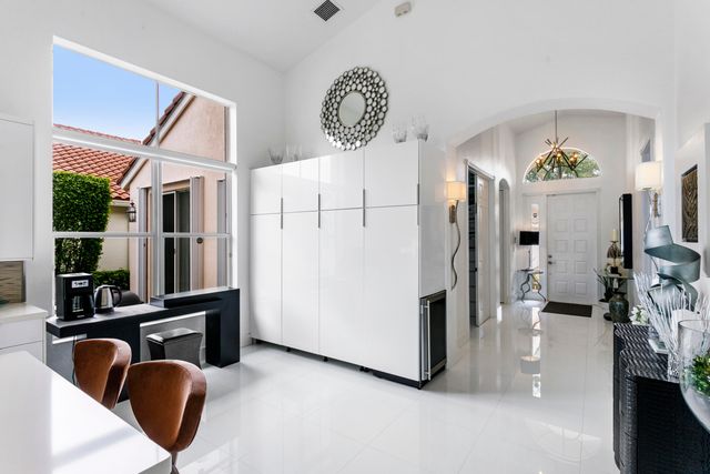 8270 Spyglass Drive, West Palm Beach, FL 33412