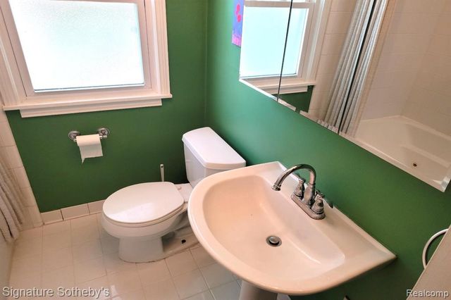 22703 Ridgeway Street, Saint Clair Shores, MI 48080