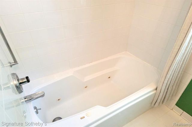 22703 Ridgeway Street, Saint Clair Shores, MI 48080
