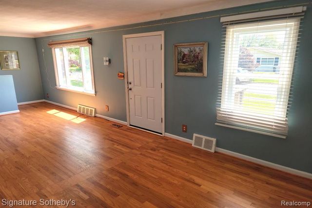 22703 Ridgeway Street, Saint Clair Shores, MI 48080