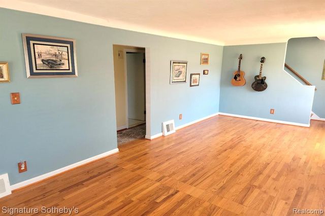 22703 Ridgeway Street, Saint Clair Shores, MI 48080