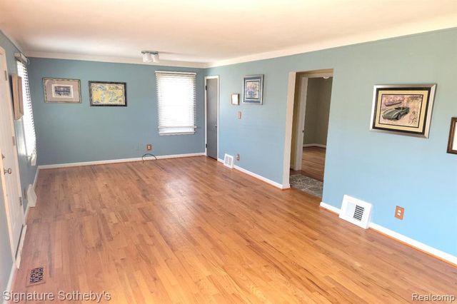 22703 Ridgeway Street, Saint Clair Shores, MI 48080