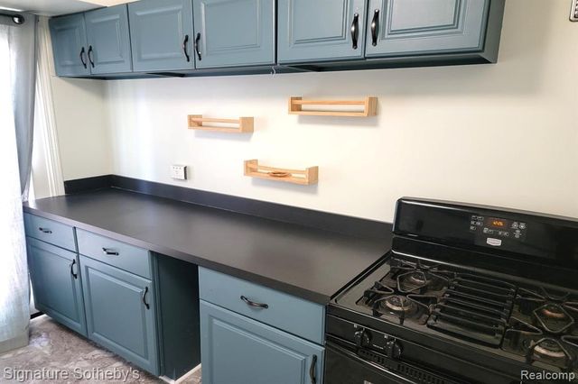 22703 Ridgeway Street, Saint Clair Shores, MI 48080