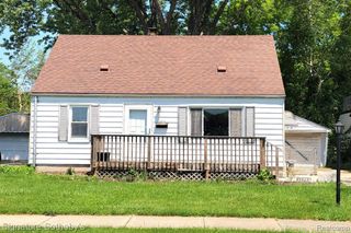 22703 Ridgeway Street, Saint Clair Shores, MI 48080