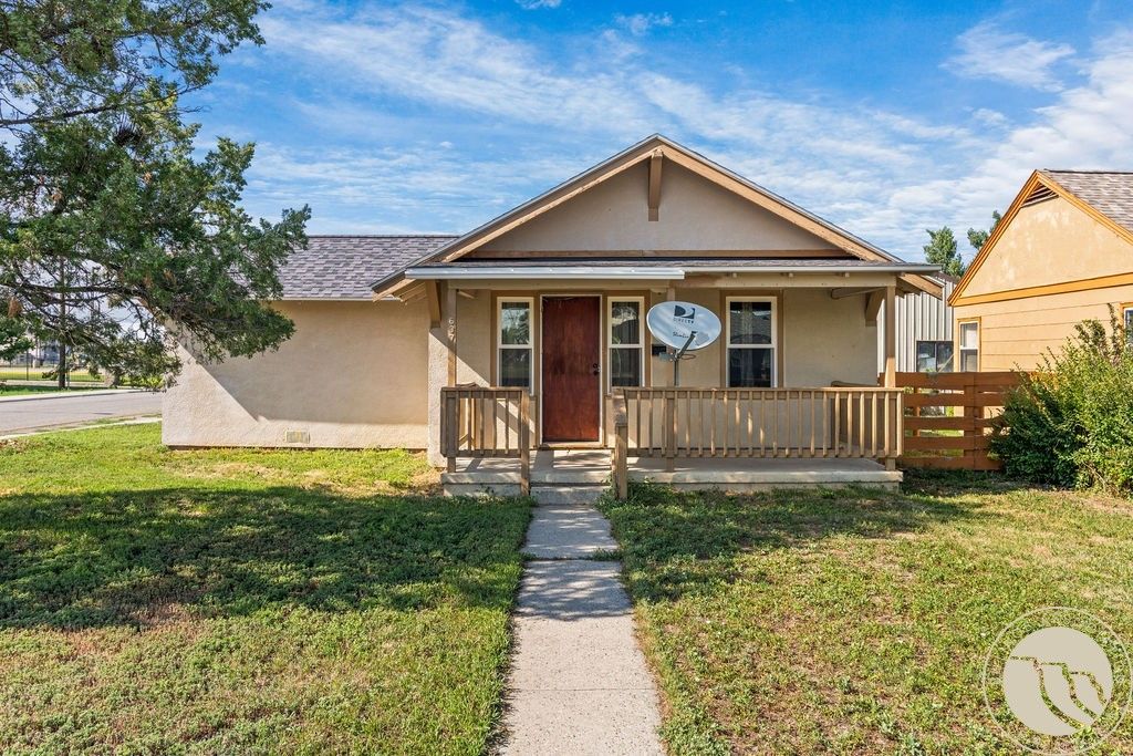 637 3rd Street W, Hardin, MT 59034