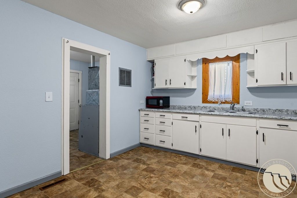 637 3rd Street W, Hardin, MT 59034 photo 11