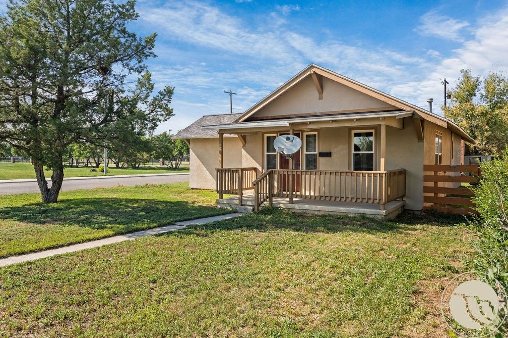 637 3rd Street W, Hardin, MT 59034 photo 2