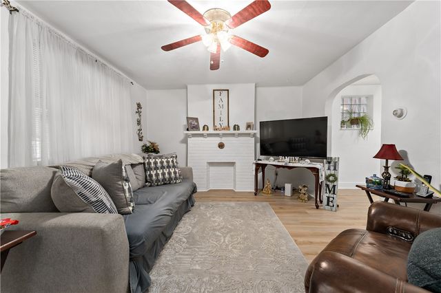 1405 Bellaire Pl, Brookline, PA 15226