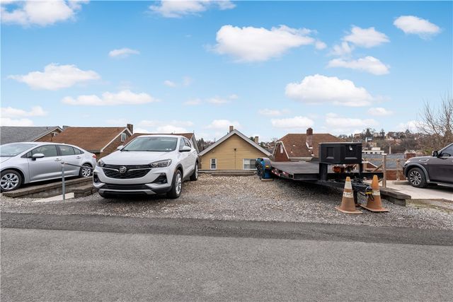 1405 Bellaire Pl, Brookline, PA 15226