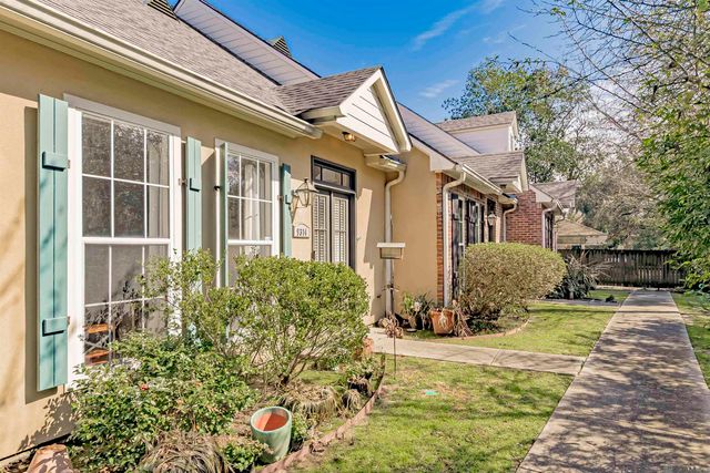 9314 Pine Cone Ct, Baton Rouge, LA 70809