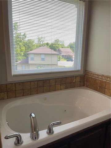 1104 Tamarisk Drive, Leavenworth, KS 66048