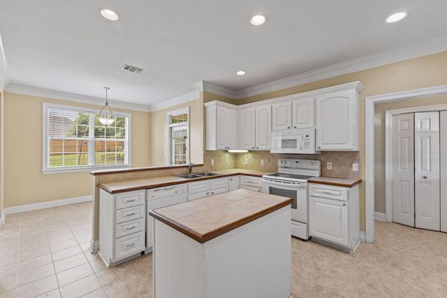 9 Hartford Ct., Hattiesburg, MS 39402