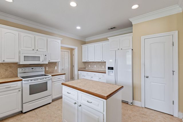9 Hartford Ct., Hattiesburg, MS 39402