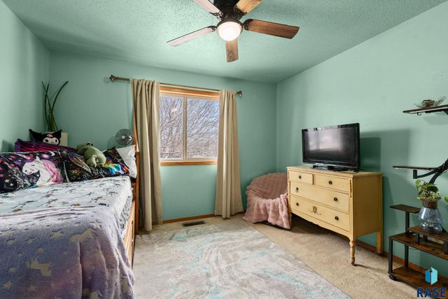 6305 W 54th. St Street, Sioux Falls, SD 57106