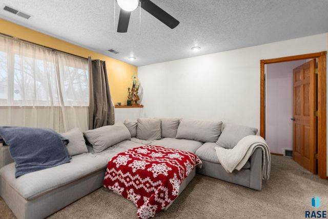 6305 W 54th. St Street, Sioux Falls, SD 57106