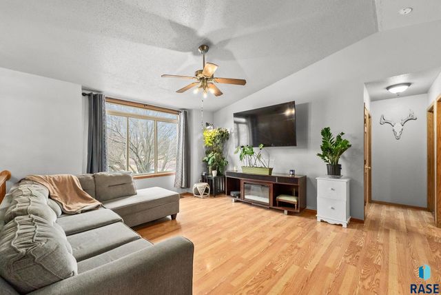 6305 W 54th. St Street, Sioux Falls, SD 57106