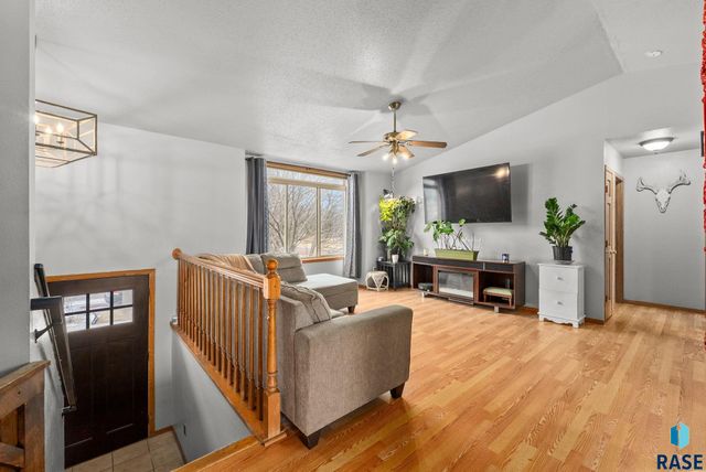 6305 W 54th. St Street, Sioux Falls, SD 57106