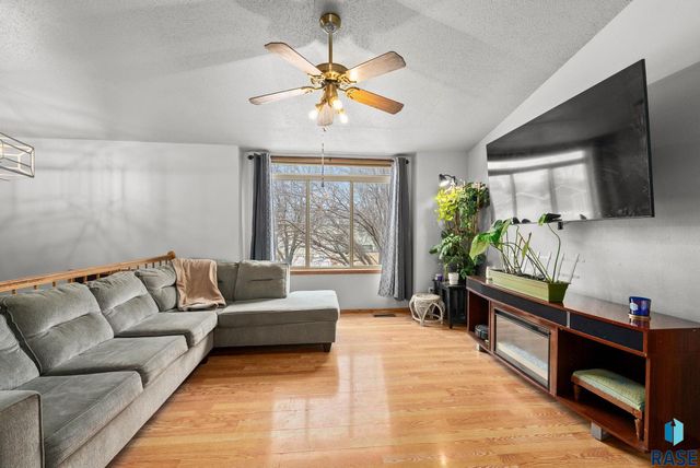 6305 W 54th. St Street, Sioux Falls, SD 57106