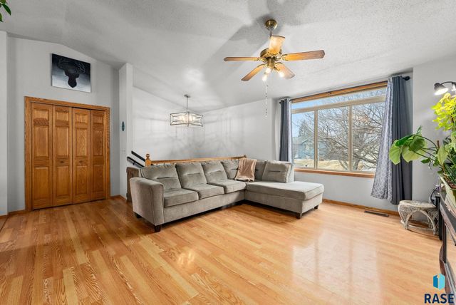 6305 W 54th. St Street, Sioux Falls, SD 57106