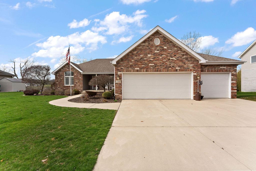 12616 Marsh Landing Pkwy, Cedar Lake, IN 46303
