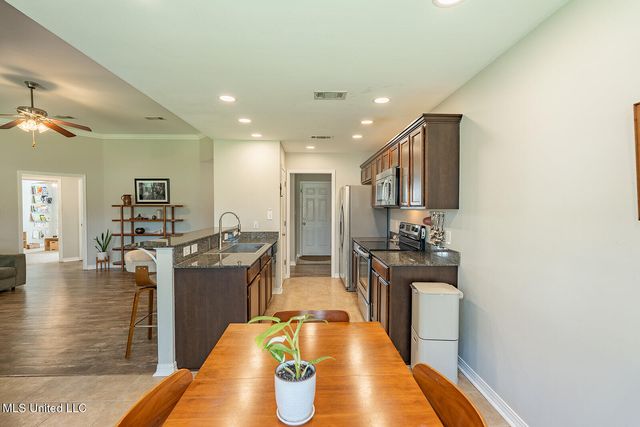 104 Oaks Court, Picayune, MS 39466