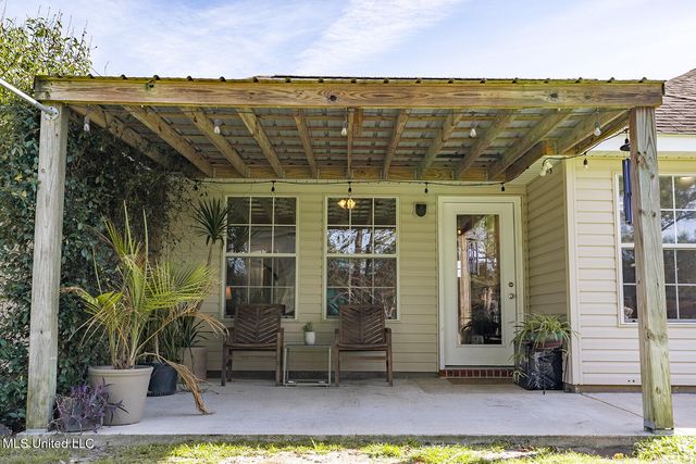 104 Oaks Court, Picayune, MS 39466