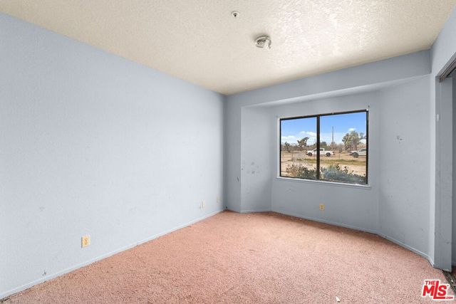 13377 Paramount Road, Phelan, CA 92371